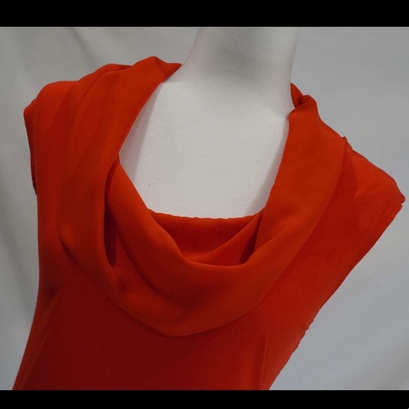 sleeveless T-shirt - Picture 3 of 16